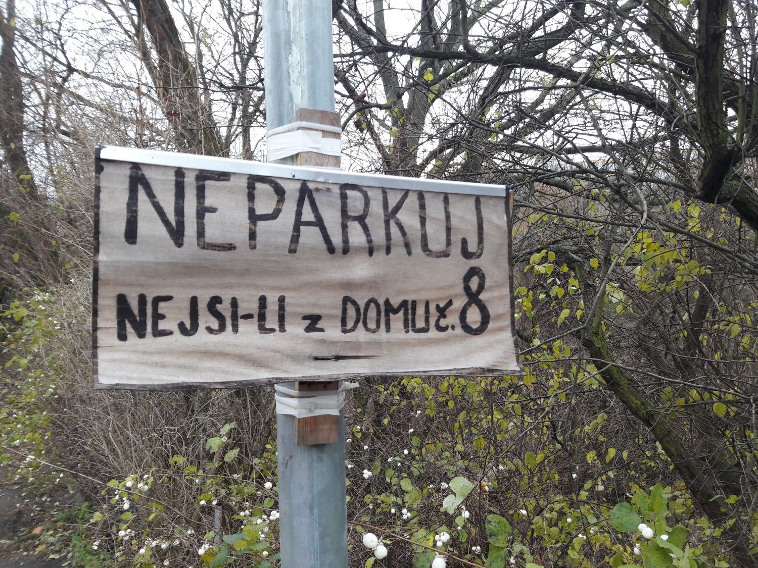 Cedule zákazy příkazy vzkazy