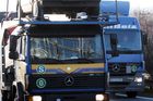 Vláda rozhodla: Jízdy  kamionů po silnicích se omezí