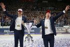 Hokejový Mannheim slaví zisk německého titulu (2019): Český trenér Pavel Gross (vlevo) a asistent Mike Pellegrims