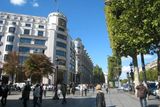 Avenue des Champs-Élysées, Paříž (3. místo) 
Nejvýznamnější zvýšení v první desítce žebříčku "Hlavní nákupní ulice světa" zaznamenala pařížská Avenue des Champs-Élysées s nájemným ve výši 9573 eur za metr čtvereční ročně.