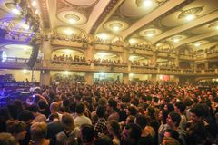 Pražský podzim nezní jen strunami, ale i masivní elektronikou a povznášejícím jazzem