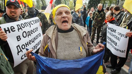 A woman shouts slogans during a protest against separatism in Odessa held outside the Ukrainian Parliament in Kiev April 15, 2014.