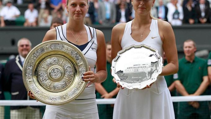 Petra Kvitová a Maria Šarapovová po finále Wimbledonu 2011