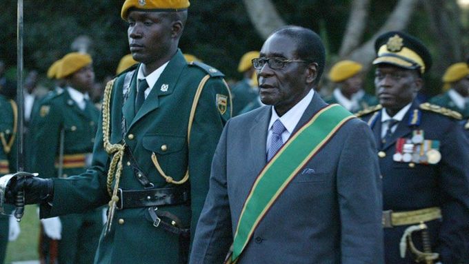 Robert Mugabe - právě inaugurován do funkce zimbabwského prezidenta.