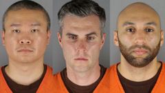 Trojice bývlých policistů z Minneapolis, obviněných kvůli smrti George Floyda. Thomas Lane je uprostřed
