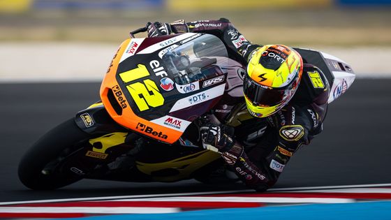 Filip Salač na motocyklu Moto2 v barvách ELF Marc VDS Racing Teamu během VC Maďarska 2025
