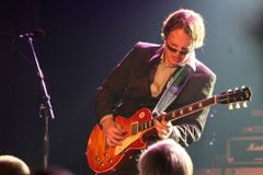 Kytarista Joe Bonamassa vrátí do Prahy výtečné blues