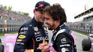 Max Verstappen z Red Bullu a pilot Alpine Fernando Alonso po kvalifikaci na VC Kanady F1 2022