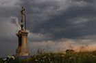 Bouřky, které se v noci na pátek přehnaly přes celé Česko, zasáhly nejvíce Moravu. Na fotografii je zatažená obloha nad Uherským Brodem.