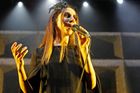 Recenze: PJ Harvey proměnila pražský klub v kostel. Mluvit nemusela, její písně to dělaly za ni