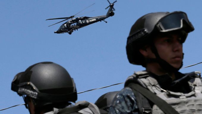 Mexixká armáda a policie jsou obviňovány ze zkorumpovanosti a neschopnosti.