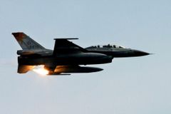 Izraelská stíhačka F-16 se zřítila, posádka přežila