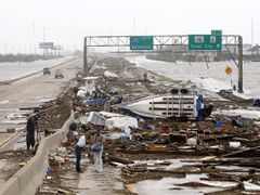 Hurikán Ike udeřil na americkou pevninu u texaského města Galveston