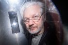 Právnička žádá Assangeovo propuštění. Tvrdí, že tvůrce WikiLeaks je otcem jejích dětí
