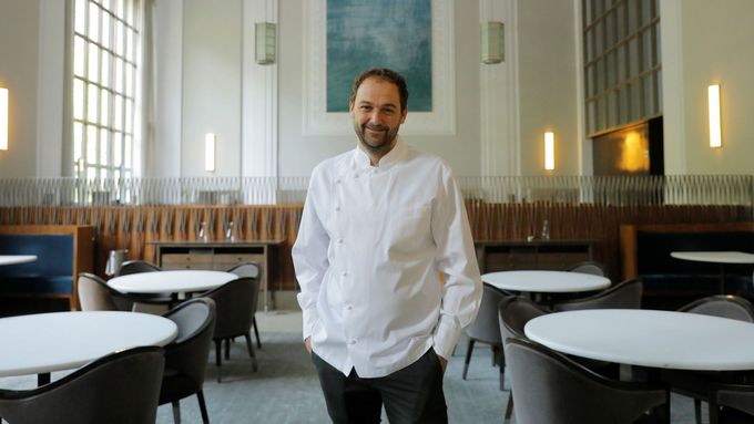 "Musíme změnit způsob, jakým přemýšlíme o jídle v luxusní restauraci. Zážitková gastronomie musí sloužit vyššímu poslání," říká šéfkuchař Daniel Humm.