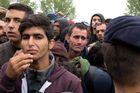 Napětí, stres a únava na cestě uprchlíků. Afghánci a Syřané mají konflikty mezi sebou