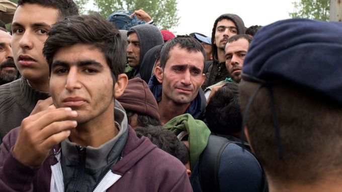 Pro některé z nás jsou to jen další "nepřizpůsobiví." (Ilustrační snímek uprchlíků na chorvatské hranici.)