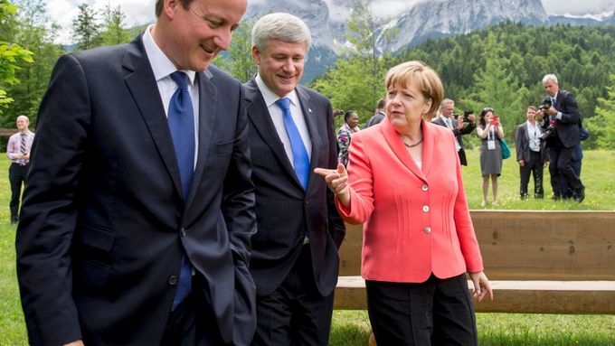 David Cameron, Stephen Harper a Angela Merkelová na summitu G7.