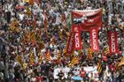 Španělští socialisté šetří, odboráři vyšli do ulic