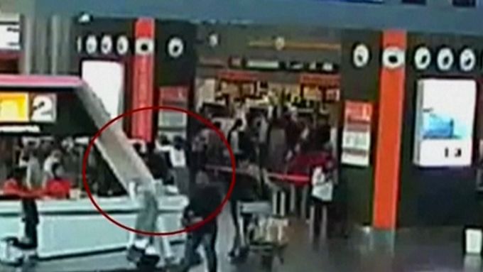 Kamery na letišti zachytily vraždu bratra severokorejského vůdce.