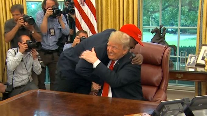 Donald Trump s Kanyem Westem v Bílém domě.