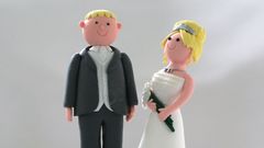 svatba ženich nevěsta figurky
