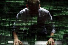 Sobotkovy e-maily, které zveřejnili hackeři, neobsahují tajné informace, tvrdí bezpečnostní úřad