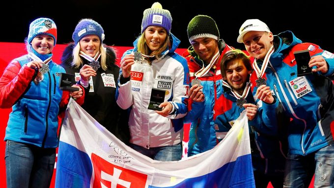 Slovenští lyžaři se stříbrem z mistrovství světa 2017.