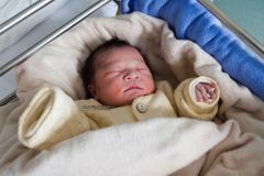 Čína směřuje k úplnému zrušení omezení porodnosti, dětí je málo