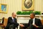 Obama slíbil Ukrajině podporu, Rusko podle něj "zaplatí"
