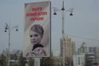 Tymošenkovou zadržela policie, eskortovala ji k výslechu