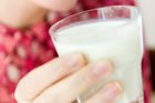 Řešení ruských sankcí? Podle Sobotky by se české mléko mohlo vyvážet na Blízký východ