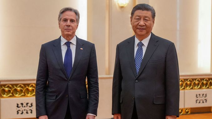 Americký ministr zahraničí Antony Blinken a čínský prezident Si Ťin-pching.