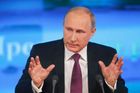 Živě: Musíme překonat tlak zvenčí, burcuje Putin Rusy
