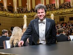 Dirigent Jakub Hrůša na snímku z lednového koncertu České filharmonie.