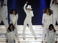 Americká zpěvačka Christina Aguilera vystoupila v neděli 17. prosince 2006 v pražské Sazka Aréně.