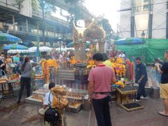 Výbuch u svatyně Erawan na rušné křižovatce si v Bangkoku v srpnu vyžádal 20 obětí.