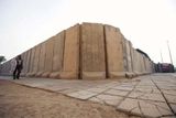 V Iráku zůstane jen 150 amerických vojáků, kteří budou střežit komplex velvyslanectví USA, obehnaný mohutnou zdí na ochranu před sebevražednými atentátníky.