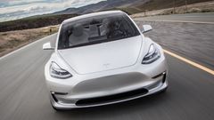 Tesla Model 3 červenec 2017