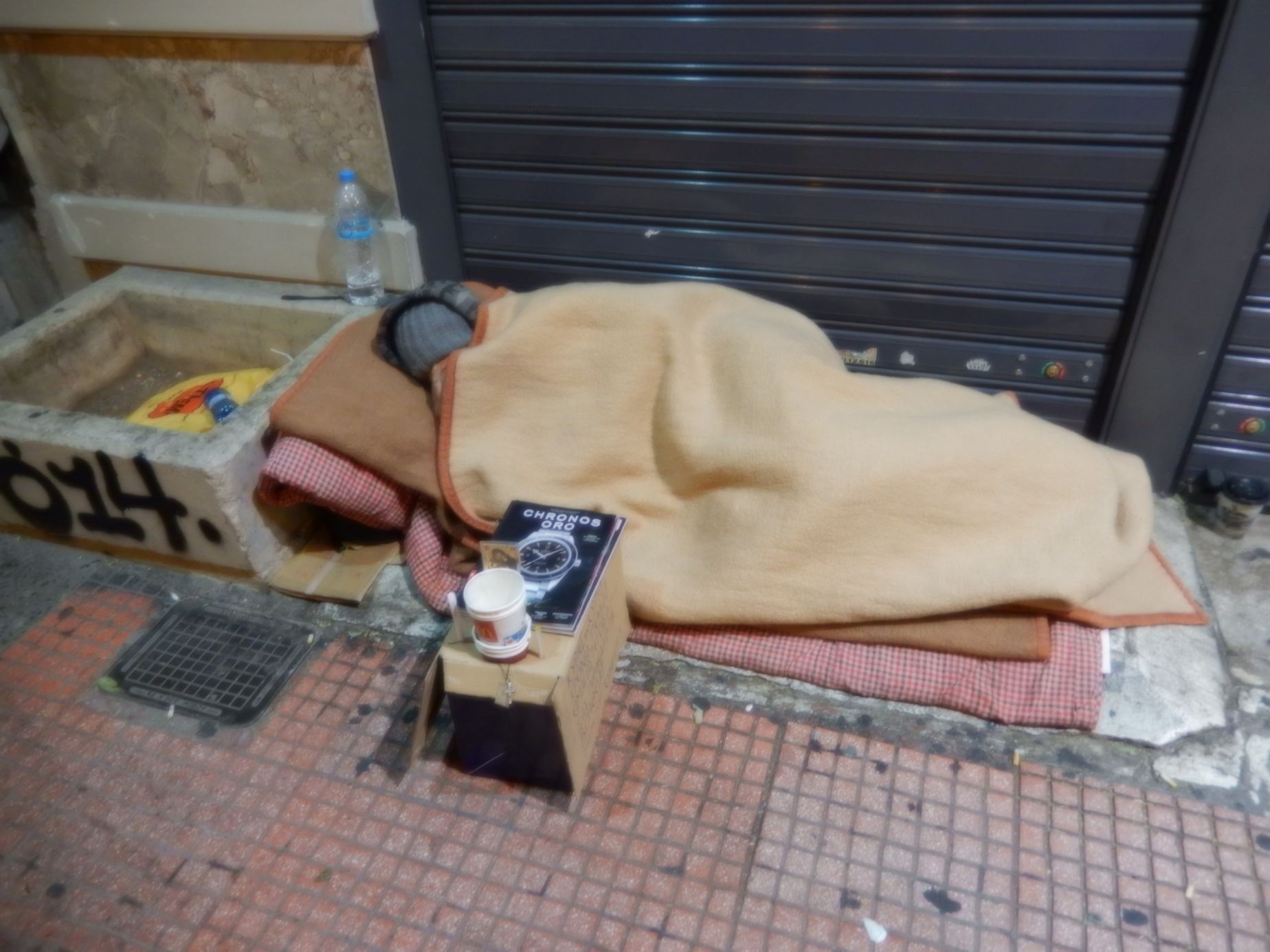 Bezdomovec Jannis c centru Atén.
