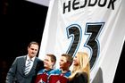 Video: Po Haškovi má dres pod stropem arény NHL i Hejduk. Colorado dojalo českého útočníka ceremonií