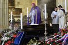 Online: Pohřeb kardinála Vlka skončil. "Smrt nic neukončuje, jen mění," rozloučili se s ním přátelé