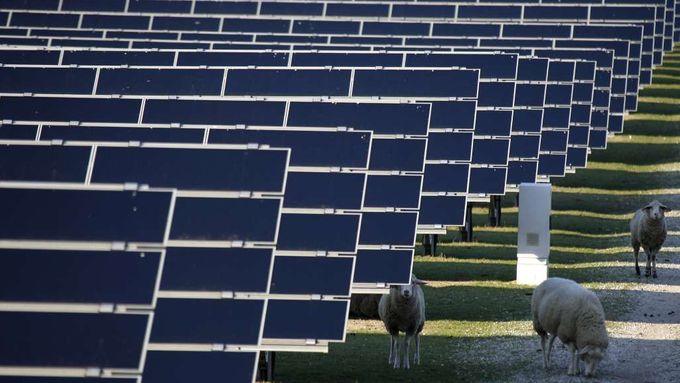 Za podvody se solární elektrárnou v Prostějově-Vrahovicích uložil až osmileté tresty. (Ilustrační foto)