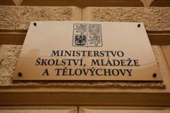 Bohatí Češi si monopolizují elitní školy, varuje expert