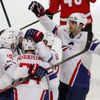 Radost francouzských hokejistů v utkání proti Švýcarsku