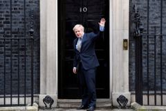 Z klání o post lídra britských konzervativců vypadli dva kandidáti, zbývá šest