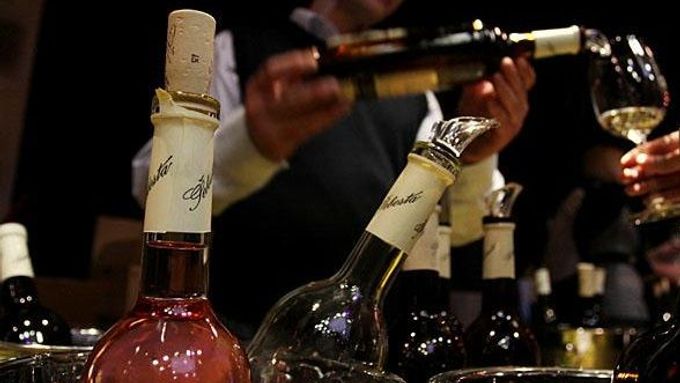 Jaké víno pijete? Větišna lidí neumí poznat rozdíl mezi drahým a levným vínem.