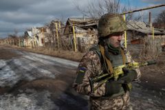 Neprůstřelné vesty v českých obchodech došly, míří na Ukrajinu. I díky darům lidí
