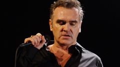 Poslechněte si jeden z největších hitů Morrisseyho sólové kariéry, jak jej předvedl živě letos v květnu.