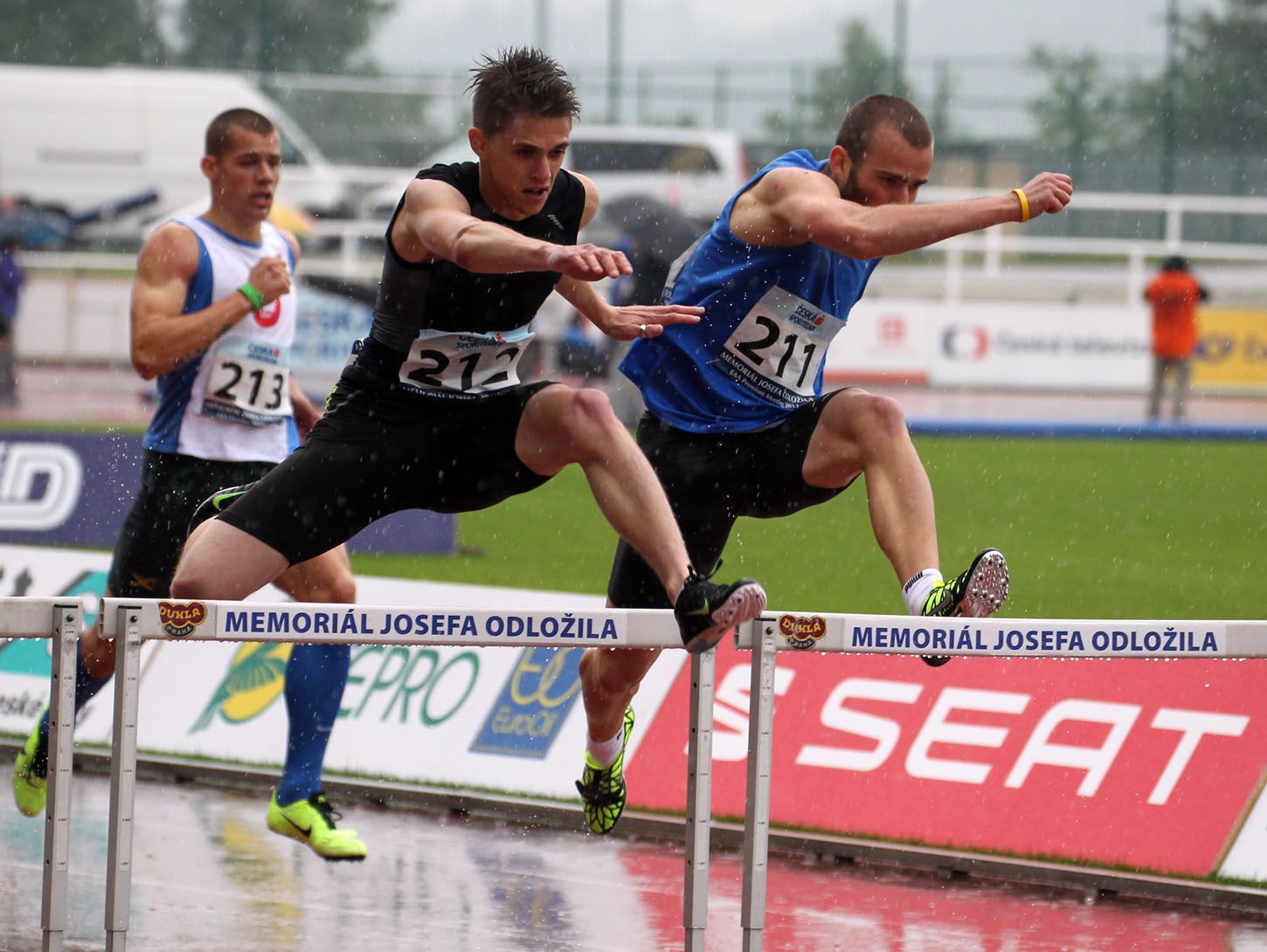 Atletka, Memoriál Josefa Odložila 2013, 400 m přek.: Lukáš Kožíšek (212), Jiří Stehno (211)